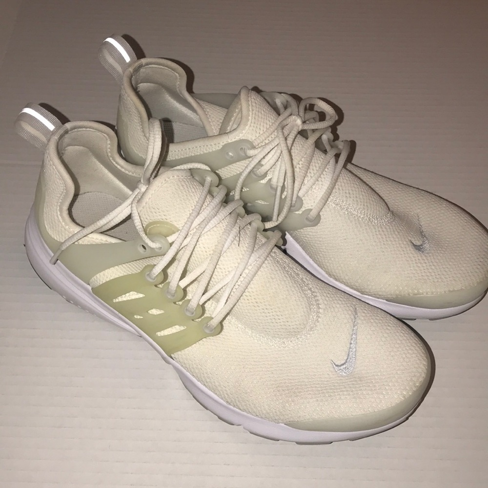 Women’s all white Nike Presto shoes sz.9